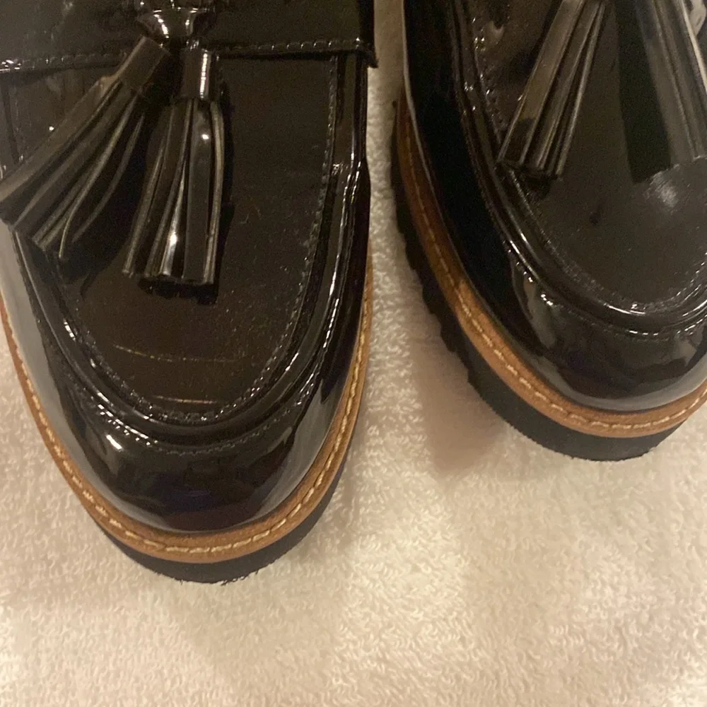Franco Sarto Black Patent Loafers with Tassels - Picture 2 of 9